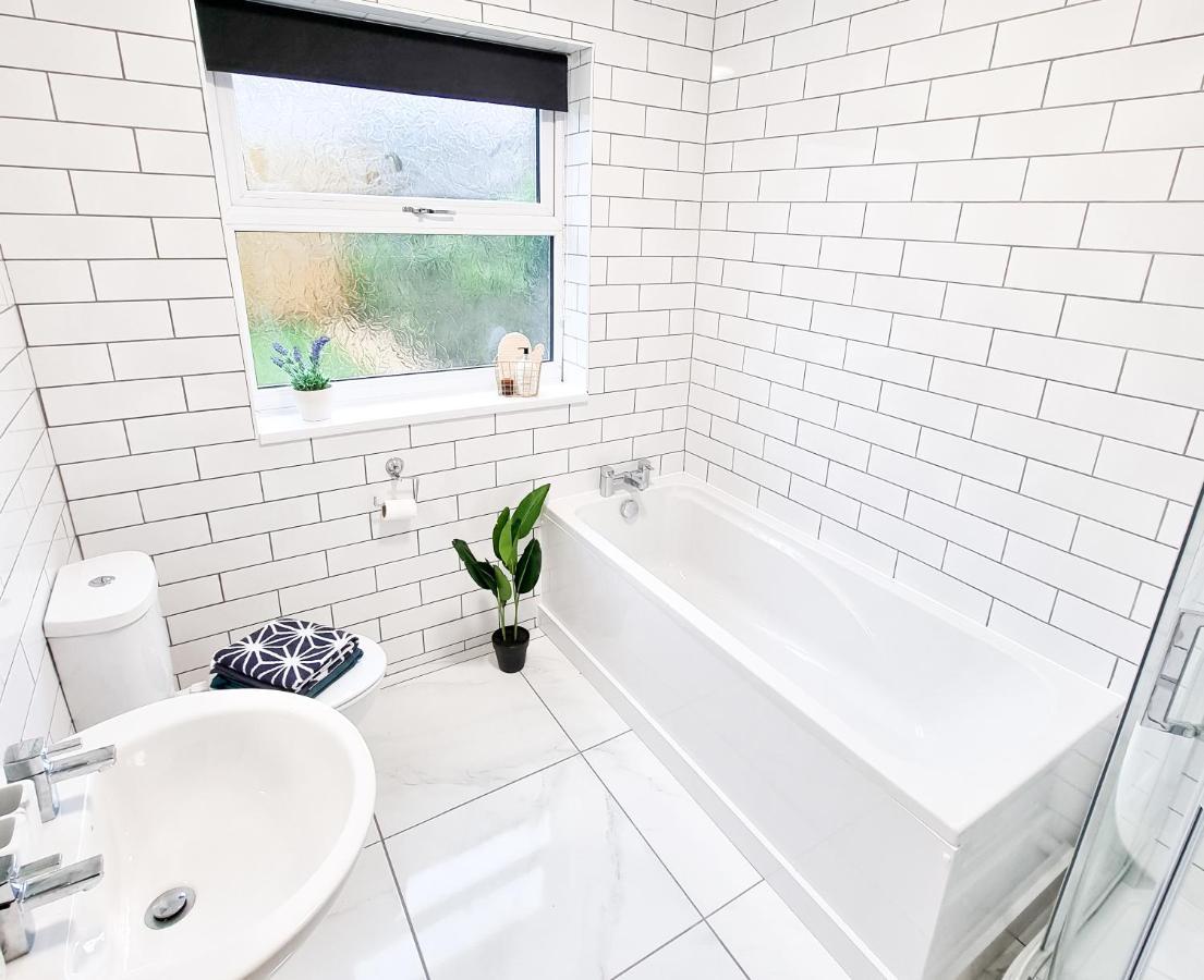 Spacious 3-Bed Near The City Centre สวอนซี ภายนอก รูปภาพ