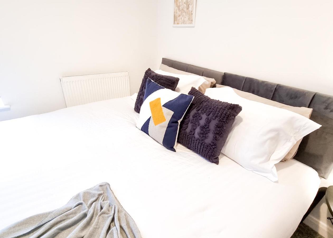 Spacious 3-Bed Near The City Centre สวอนซี ภายนอก รูปภาพ