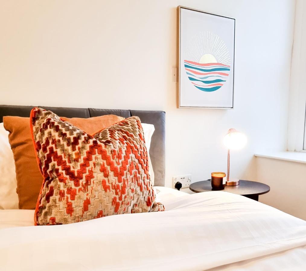 Spacious 3-Bed Near The City Centre สวอนซี ภายนอก รูปภาพ