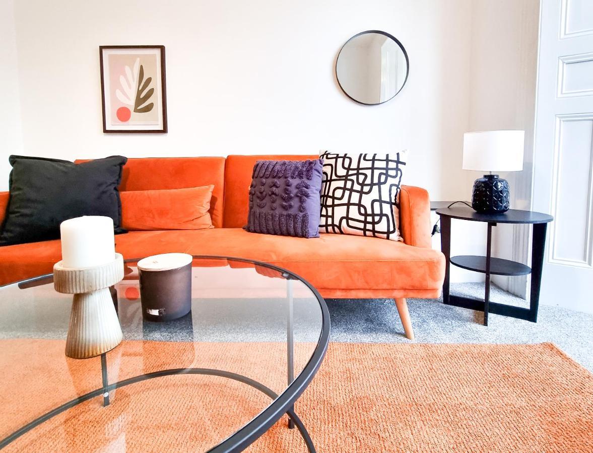 Spacious 3-Bed Near The City Centre สวอนซี ภายนอก รูปภาพ