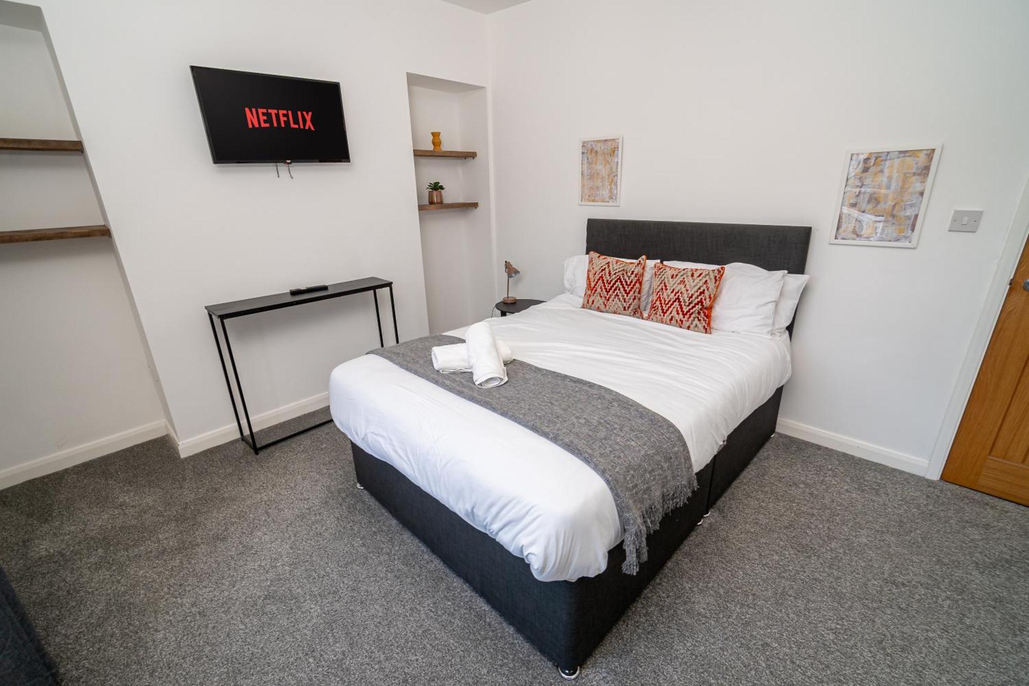 Spacious 3-Bed Near The City Centre สวอนซี ภายนอก รูปภาพ