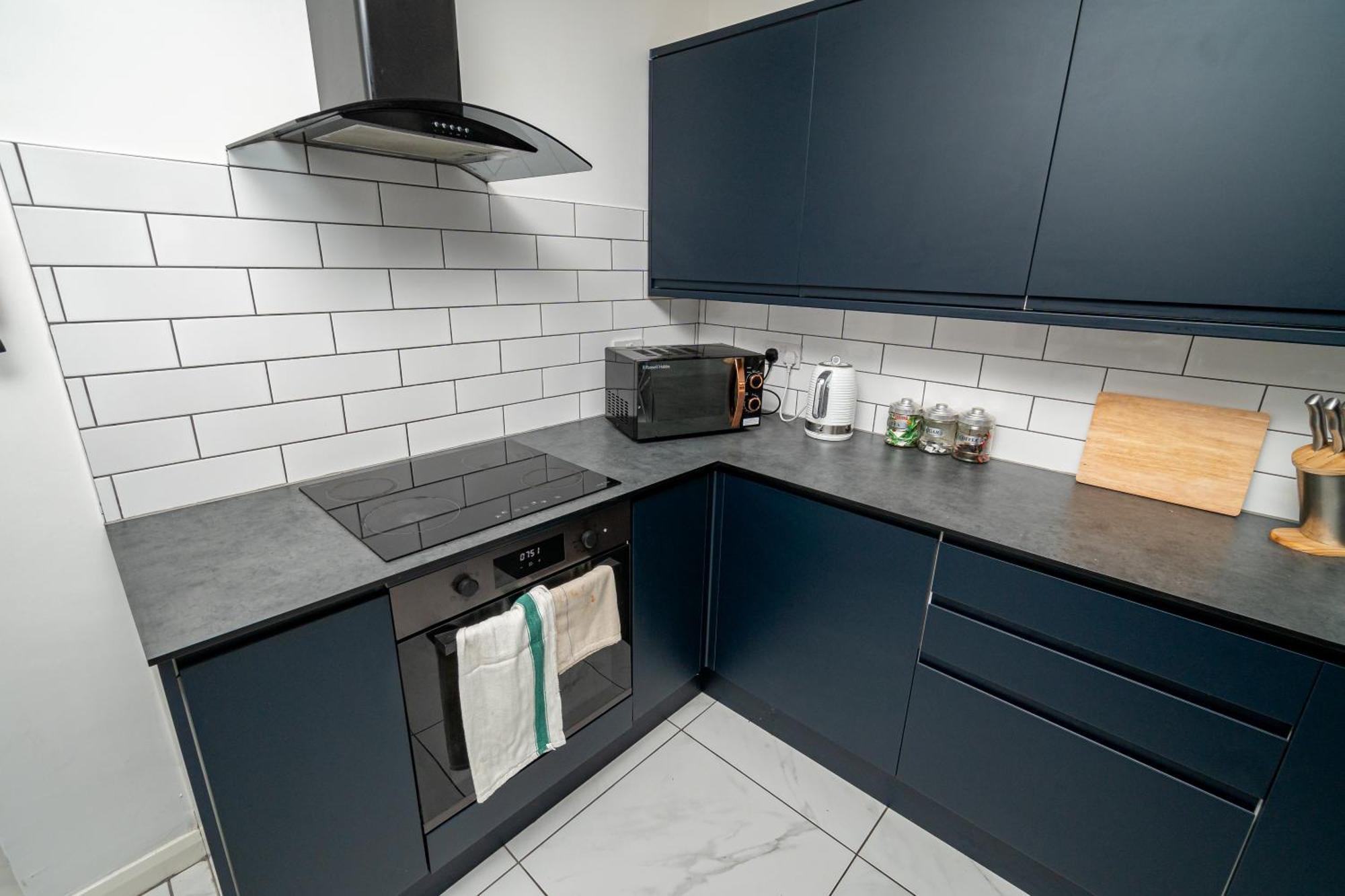 Spacious 3-Bed Near The City Centre สวอนซี ภายนอก รูปภาพ
