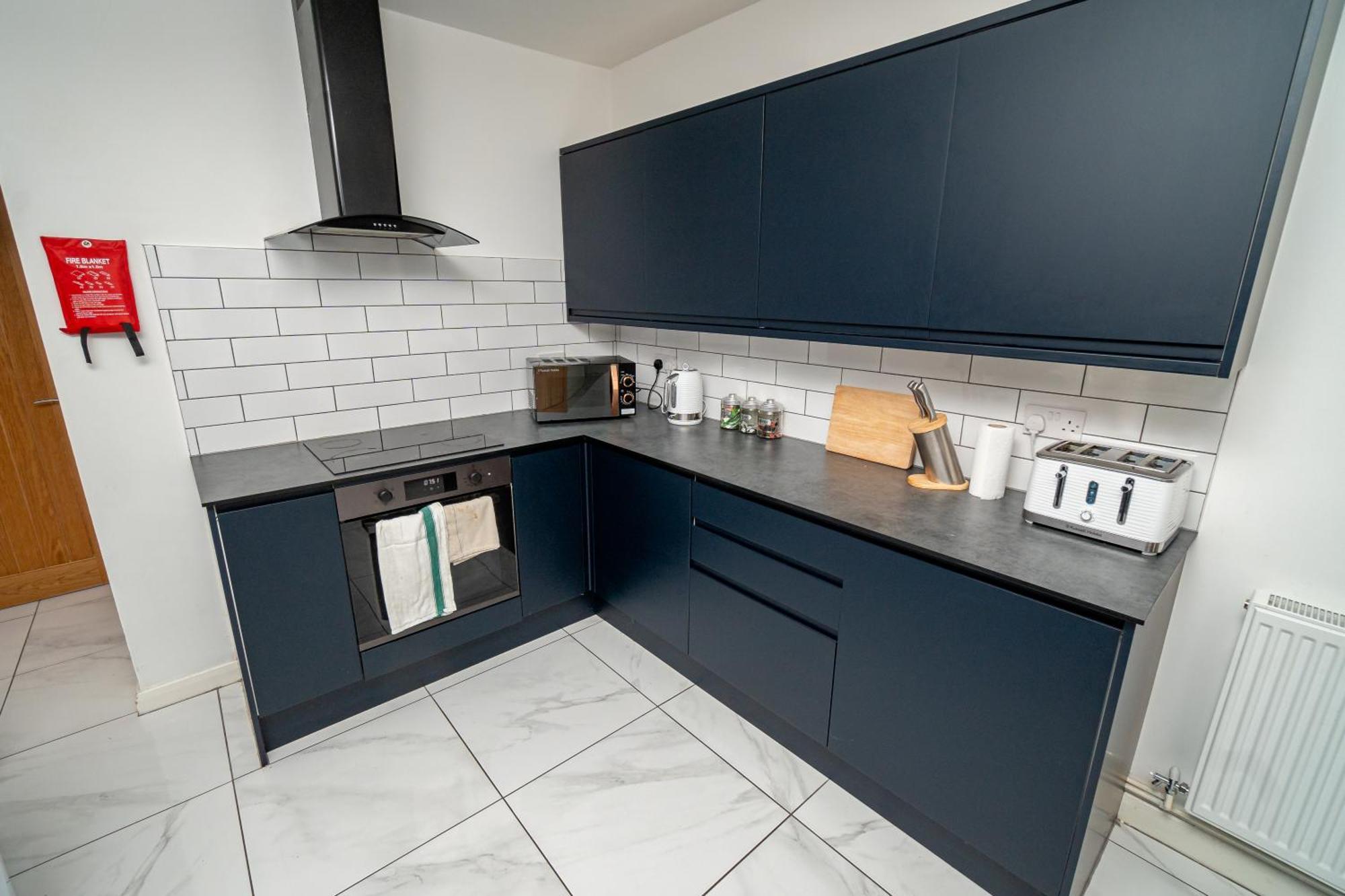 Spacious 3-Bed Near The City Centre สวอนซี ภายนอก รูปภาพ