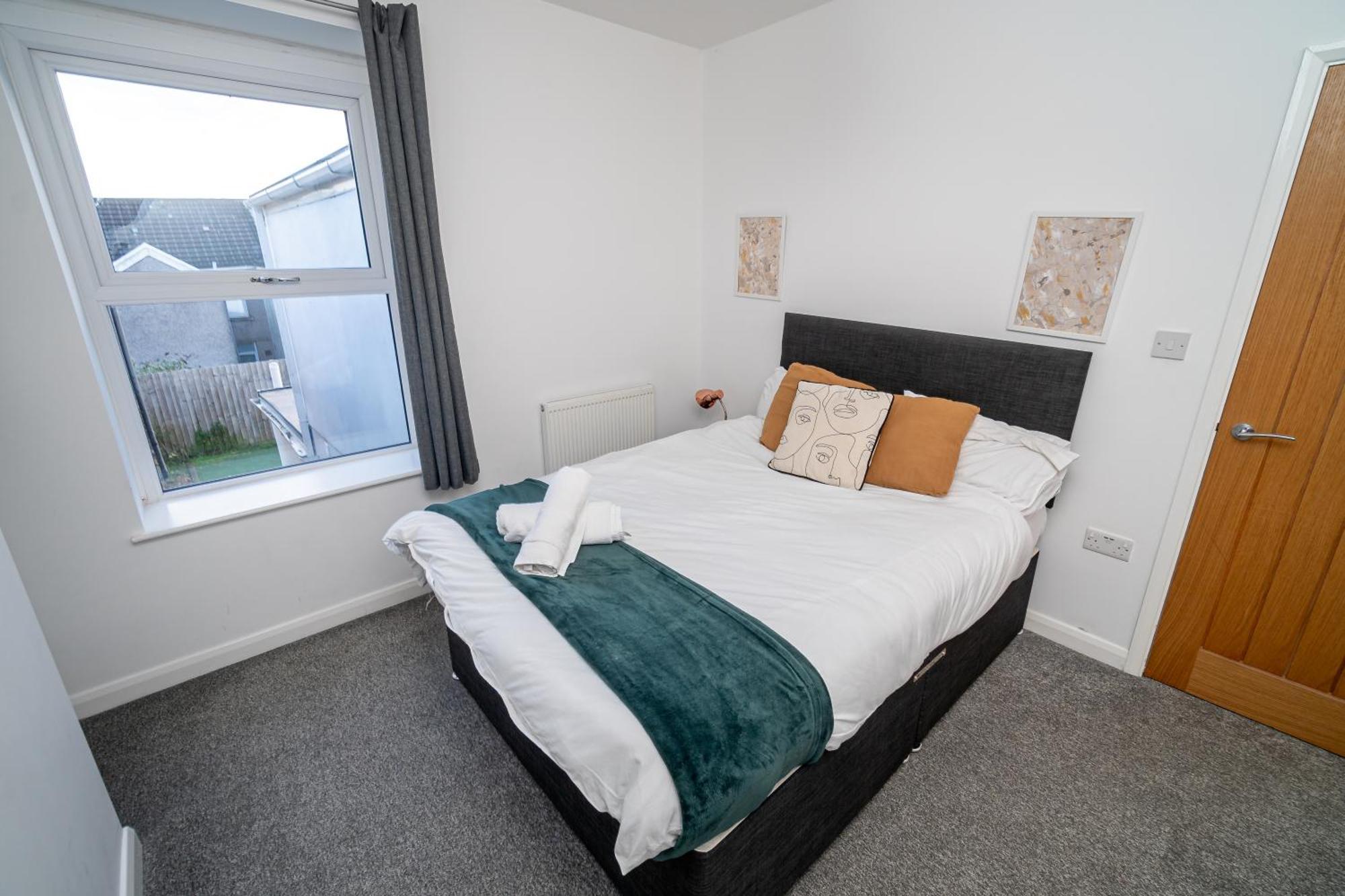 Spacious 3-Bed Near The City Centre สวอนซี ภายนอก รูปภาพ