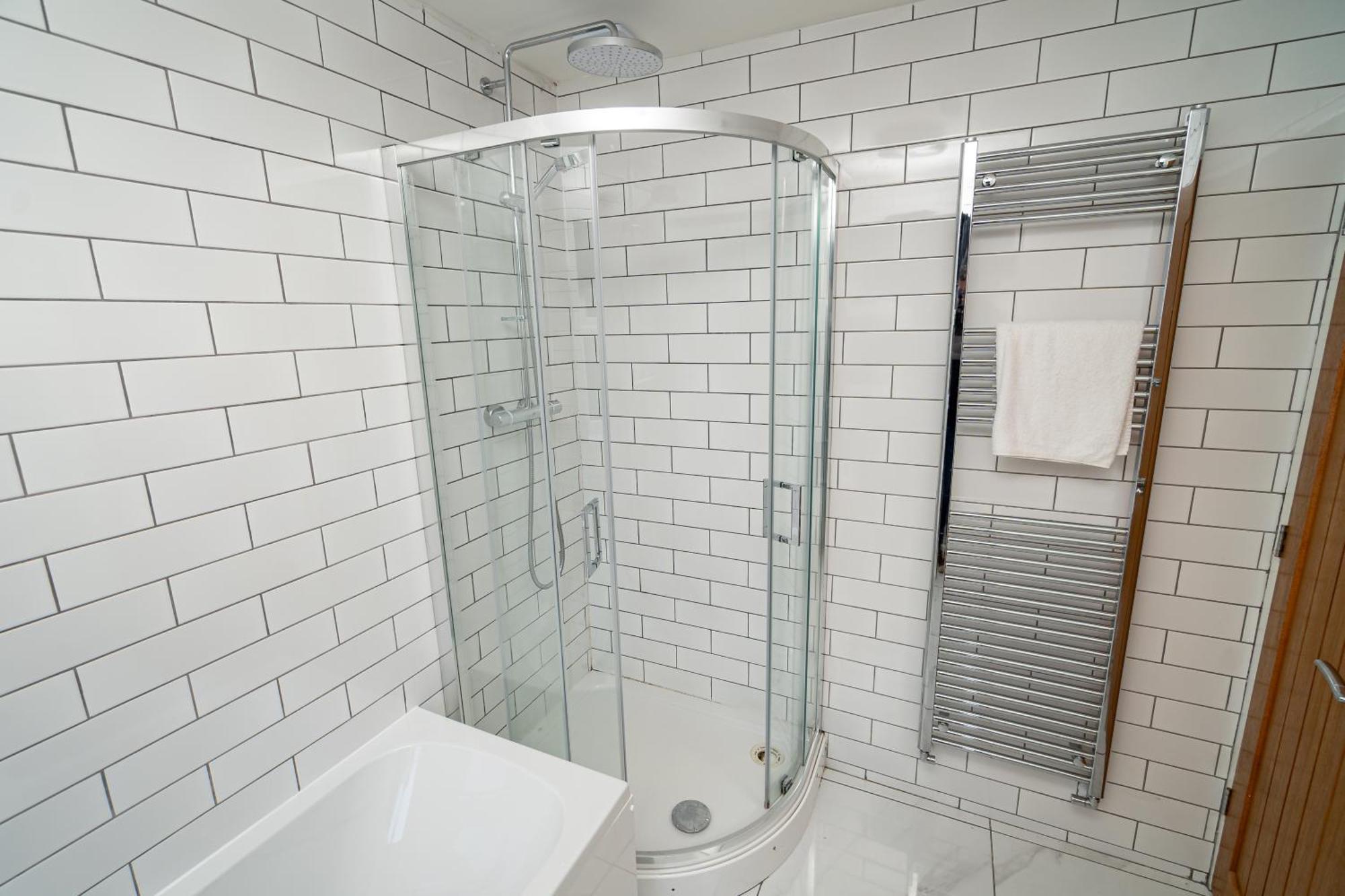 Spacious 3-Bed Near The City Centre สวอนซี ภายนอก รูปภาพ