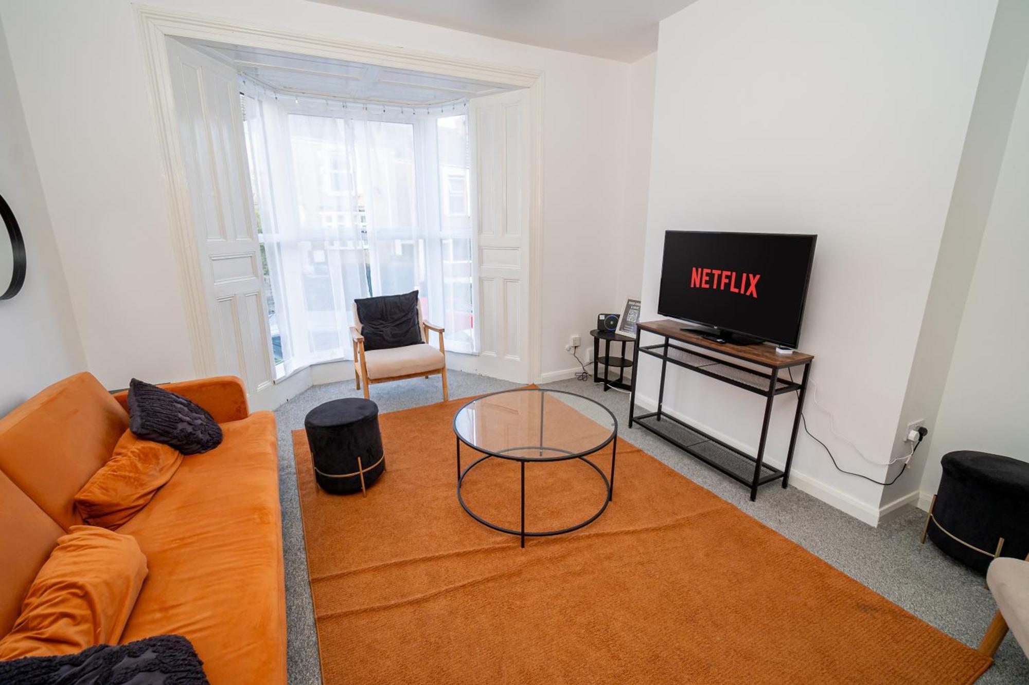 Spacious 3-Bed Near The City Centre สวอนซี ภายนอก รูปภาพ